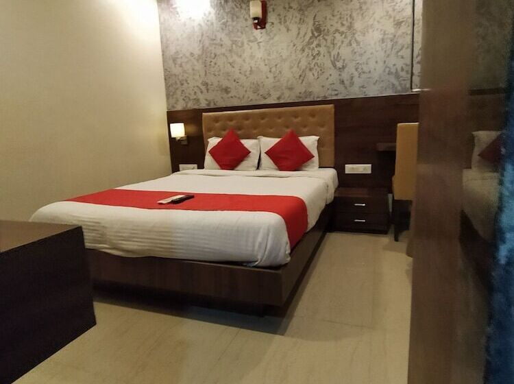 غرفة تنفيذية, Highland Residency