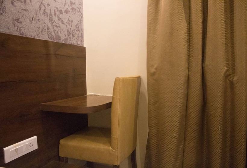 غرفة تنفيذية, Highland Residency