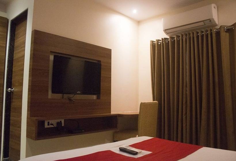 غرفة تنفيذية, Highland Residency