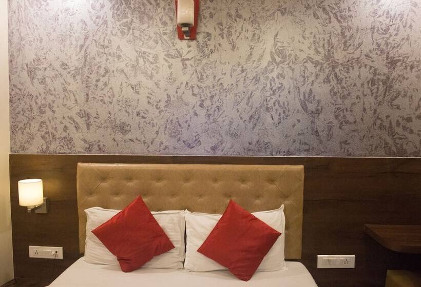 غرفة تنفيذية, Highland Residency