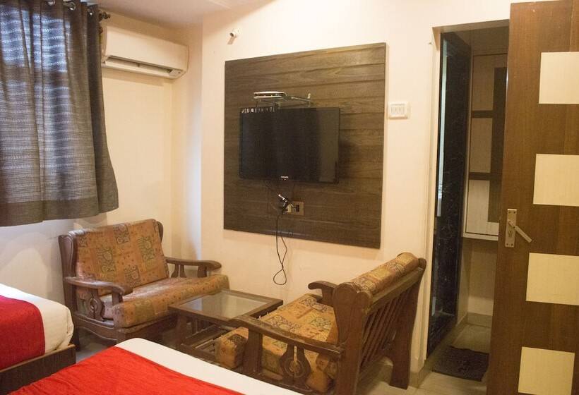 غرفة تنفيذية, Highland Residency