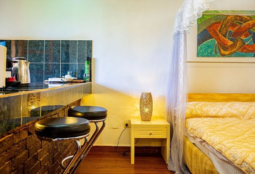 استودیوی استاندارد, La Coccinelle