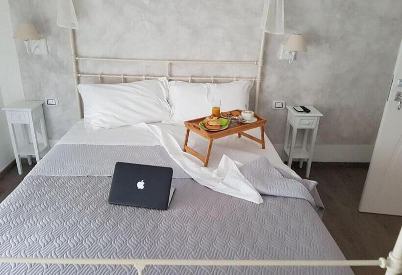 غرفة قياسية, Terry's House