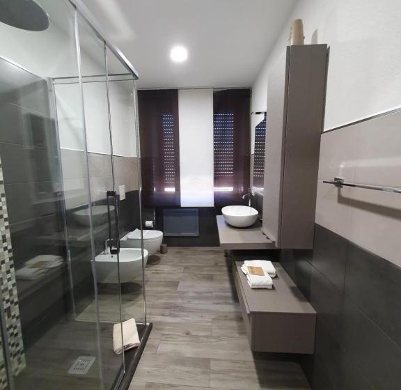 جناح جونيور مزوَّد بشرفة, Terry's House