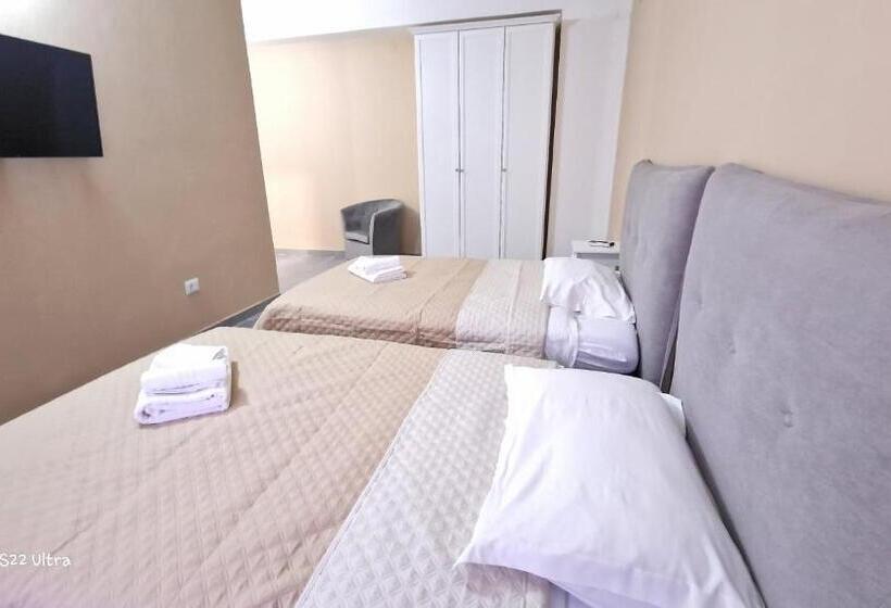 غرفة سوبيريور سرير كينج, Terry's House