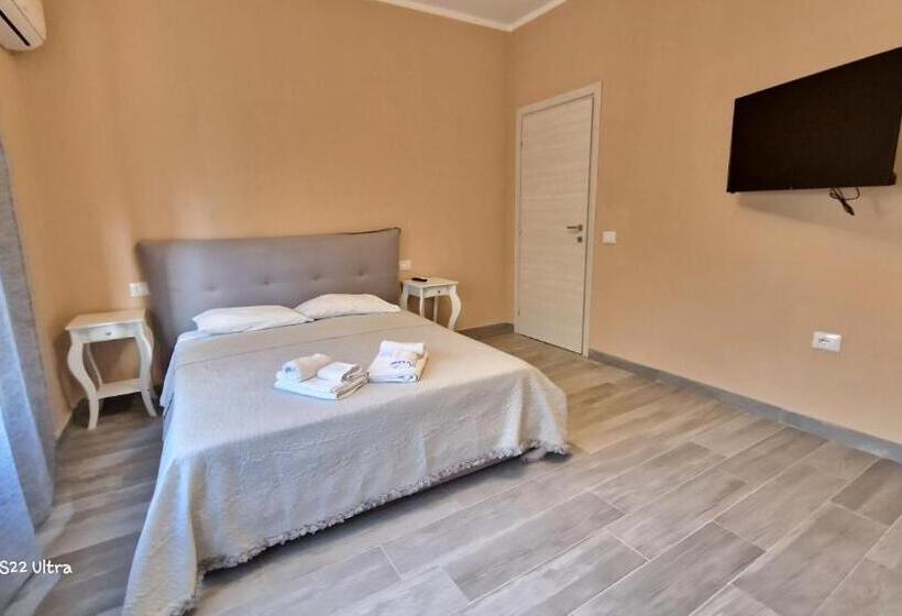 غرفة قياسية سرير كينج, Terry's House