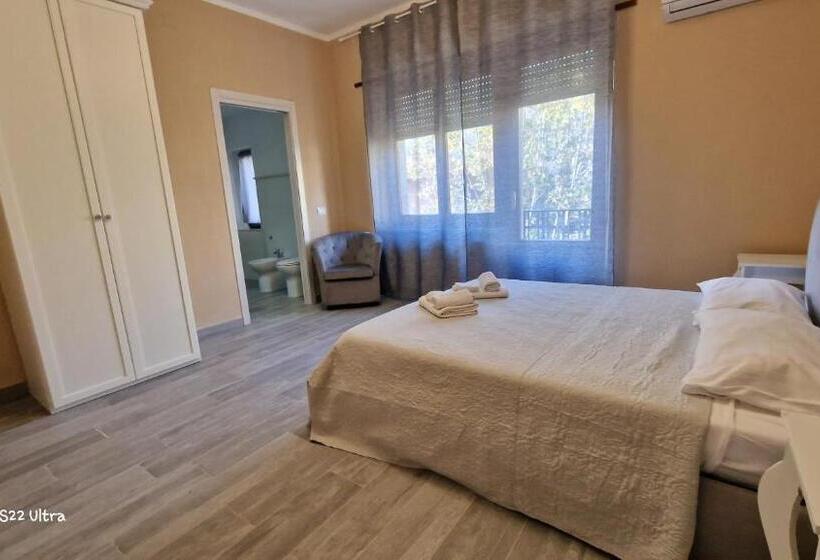 غرفة قياسية سرير كينج, Terry's House