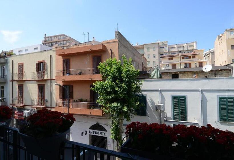 غرفة قياسية, Terry's House