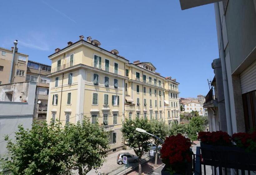 غرفة قياسية, Terry's House