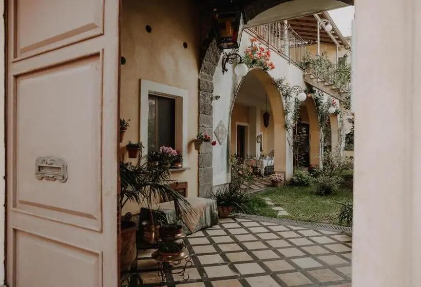 اتاق استاندارد سه نفره, La Baronessa B&b