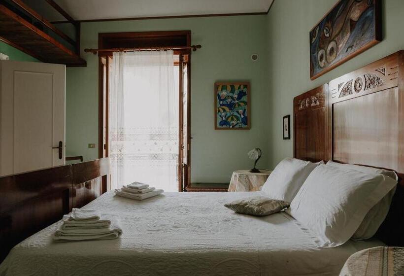 Номер Стандарт Трехместный, La Baronessa B&b