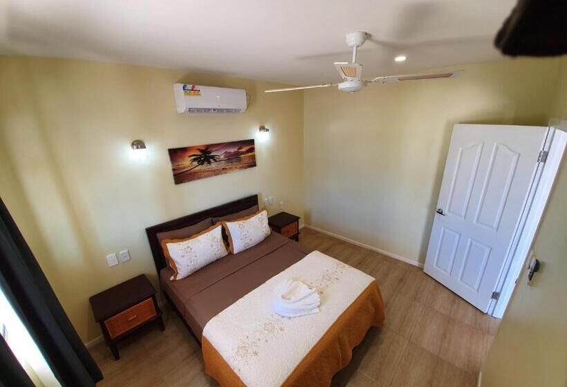 اتاق سه نفره سوپریور با چشم‌انداز دریا, Le Uaina Beach Resort