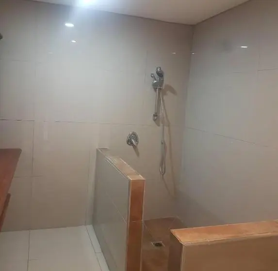 بانگلوی استاندارد, Le Uaina Beach Resort