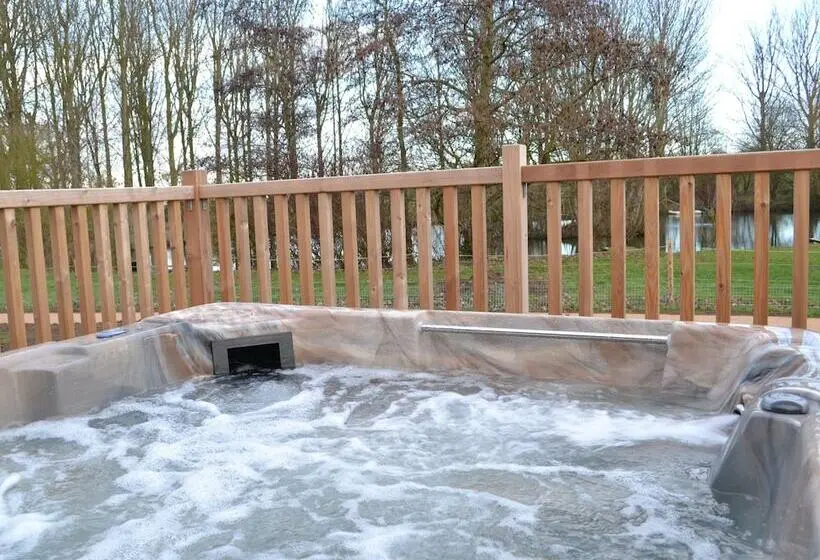 １ベッドルームのデラックスアパートメント, The Chiltern Lodges At Upper Farm Henton