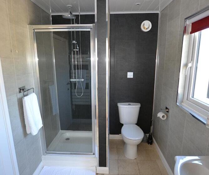 בקתת חדר, The Chiltern Lodges At Upper Farm Henton