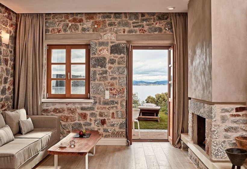 可观景的小型套房, 100 Rizes Seaside Resort  Small Luxury Hotels Of The World