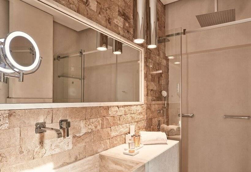 可观景的套房, 100 Rizes Seaside Resort  Small Luxury Hotels Of The World