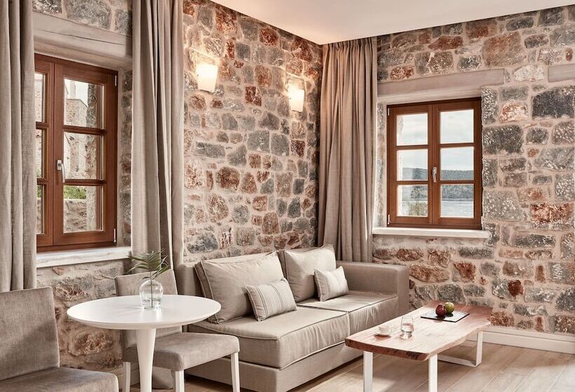 可观景的套房, 100 Rizes Seaside Resort  Small Luxury Hotels Of The World