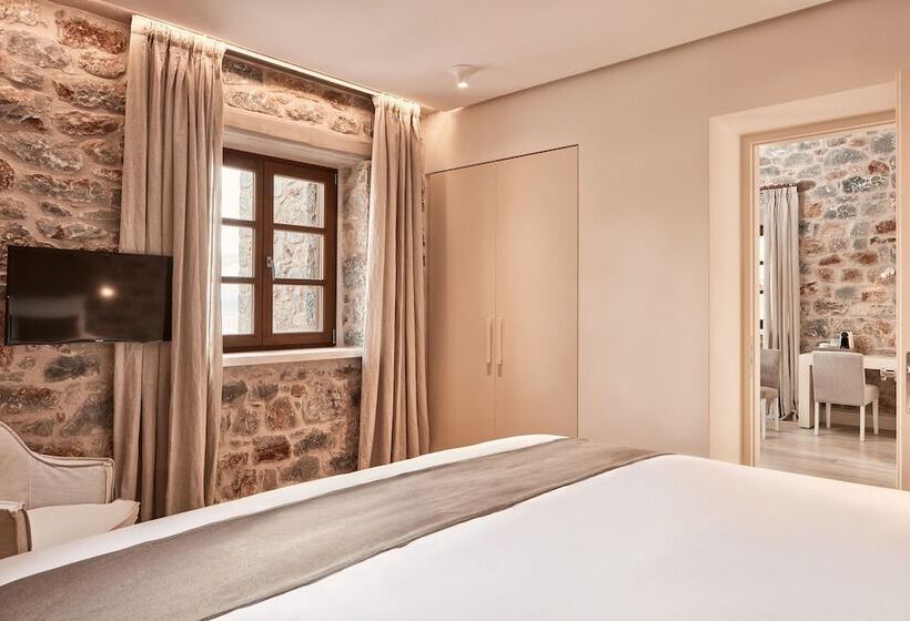 可观景的套房, 100 Rizes Seaside Resort  Small Luxury Hotels Of The World