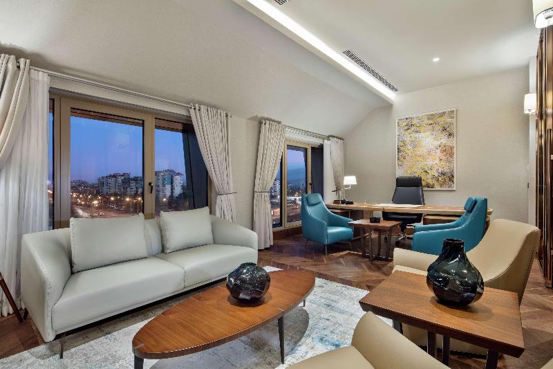 سوئیت با تخت بزرگ, Doubletree By Hilton Skopje
