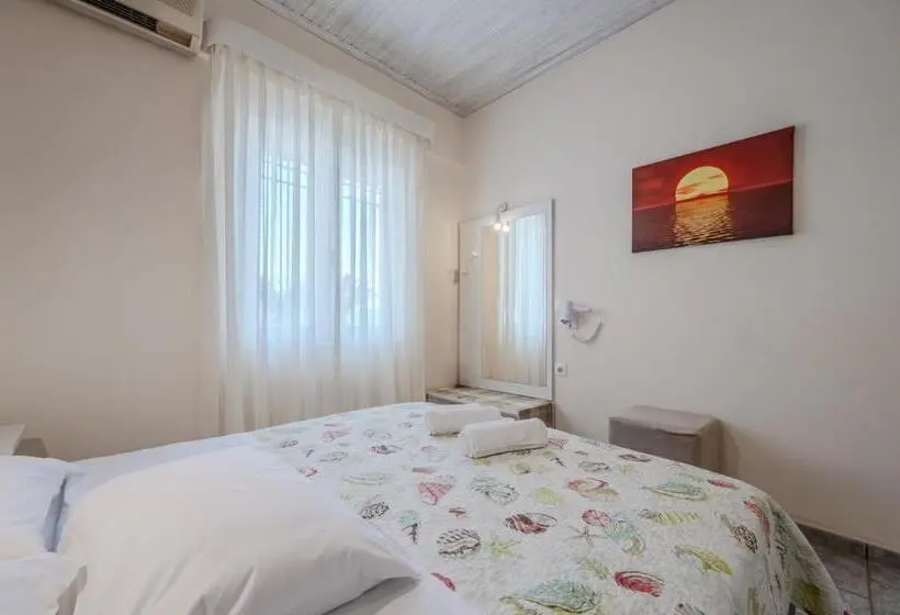Huoneisto 1 Makuuhuone Merinäkymä, Souda Bay Apartments