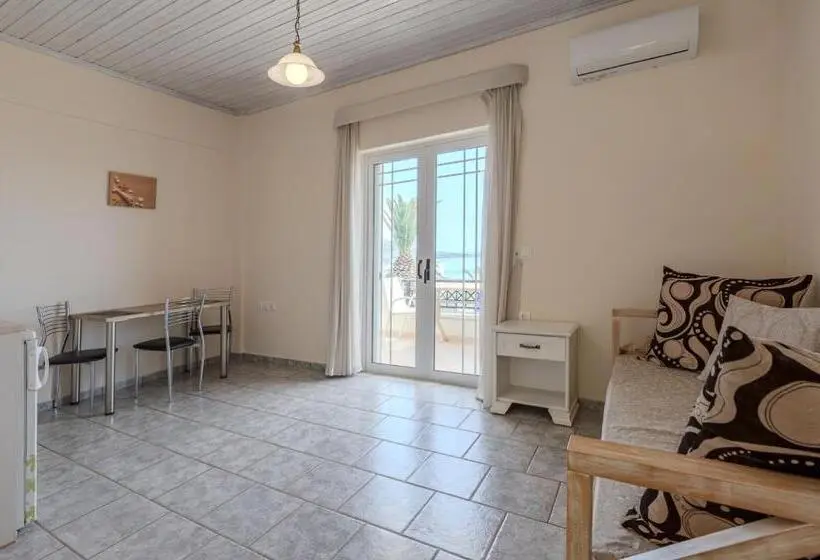 Huoneisto 1 Makuuhuone Merinäkymä, Souda Bay Apartments