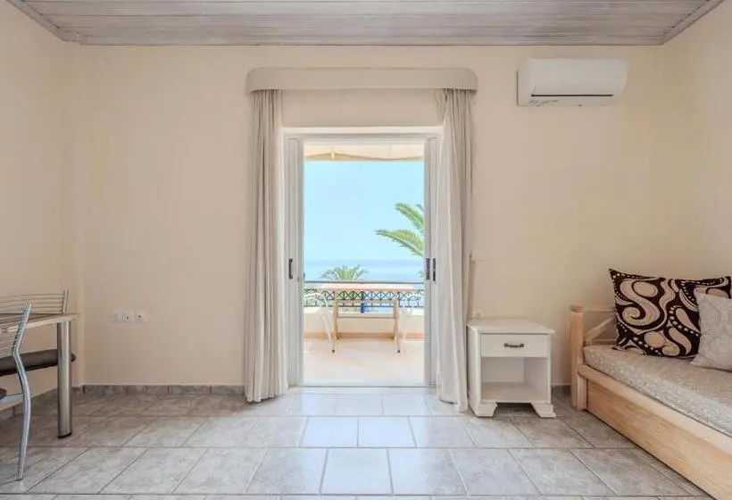Huoneisto 1 Makuuhuone Merinäkymä, Souda Bay Apartments