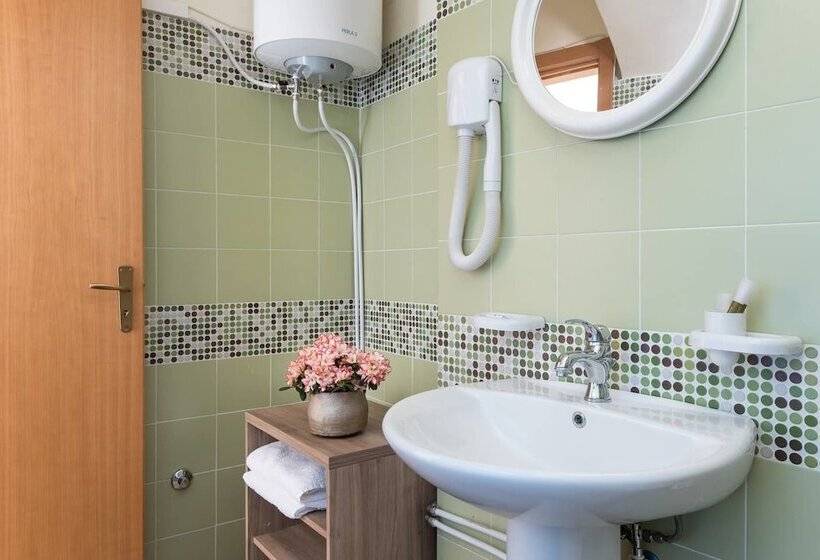 חדר משפחתי, Il Campanile