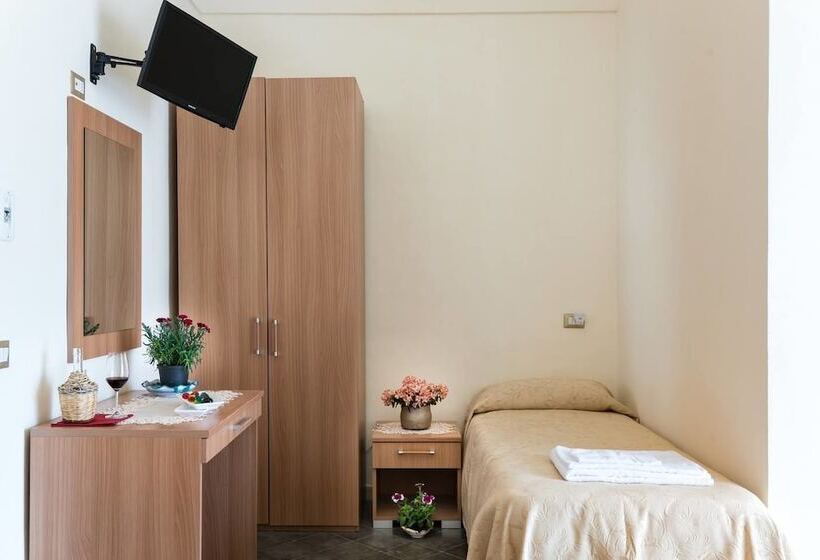 חדר משפחתי, Il Campanile