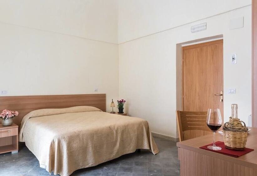 חדר משפחתי, Il Campanile