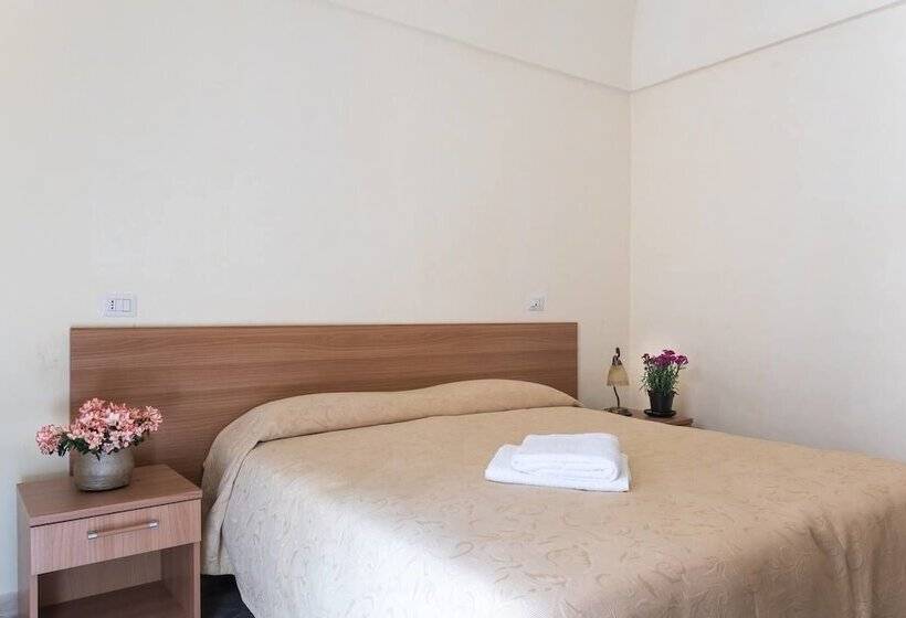 חדר משפחתי, Il Campanile