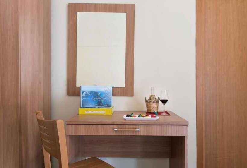 חדר משפחתי, Il Campanile