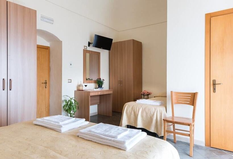 חדר משפחתי, Il Campanile