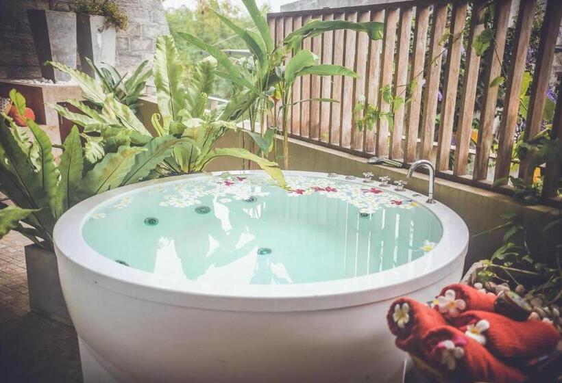 Люкс с Балконом, Aathma Colombo House