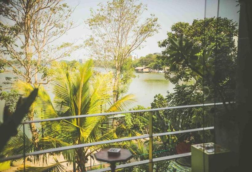 Люкс Deluxe Кровать Кинг, Aathma Colombo House