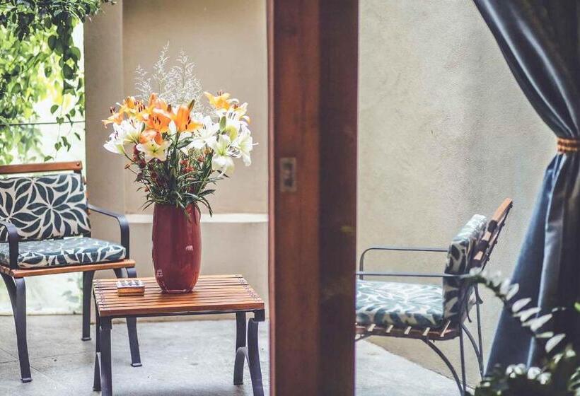 Номер Стандарт с Балконом, Aathma Colombo House