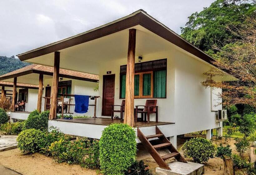 فيلا ديلوكس غرفة نوم, Koh Ngai Paradise Beach