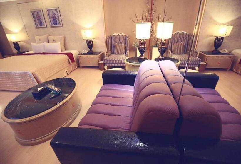 اتاق کلاس بیزنس, I More Motel