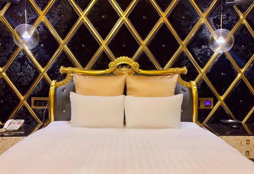 اتاق لوکس, I More Motel