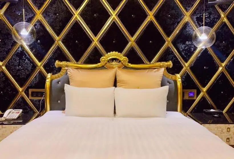 اتاق لوکس, I More Motel