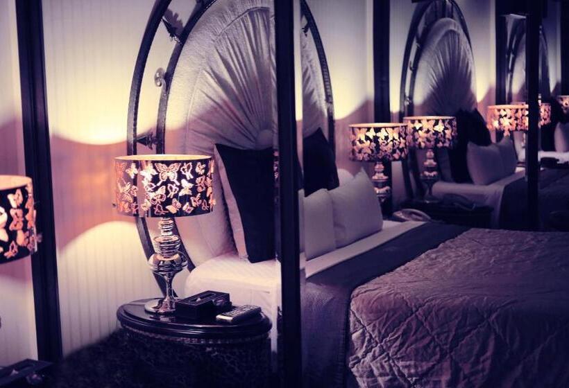 اتاق لوکس, I More Motel