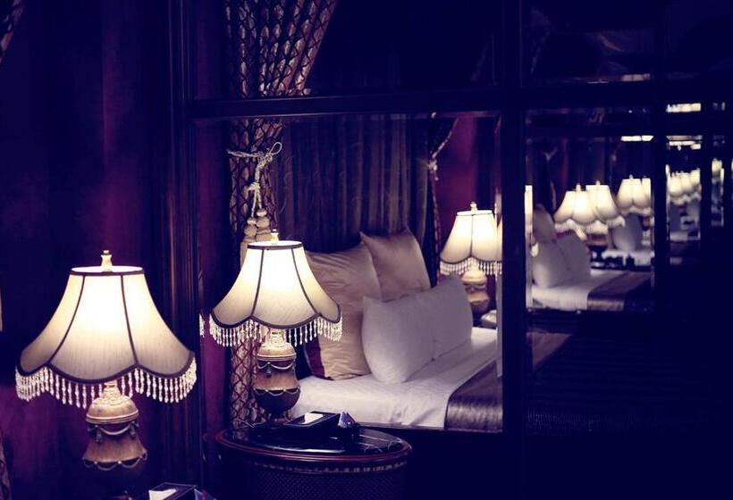 اتاق لوکس, I More Motel