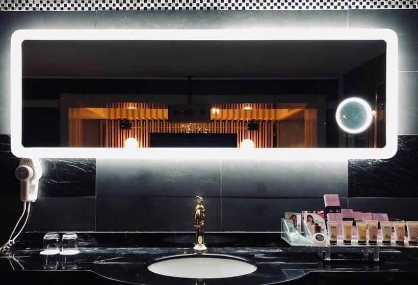 اتاق سوپریور, I More Motel