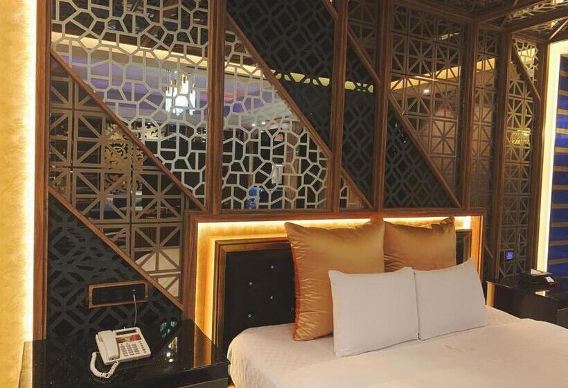 اتاق لوکس, I More Motel