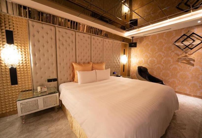 اتاق لوکس, I More Motel