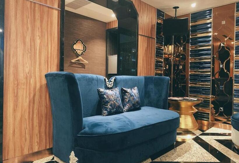 اتاق لوکس, I More Motel