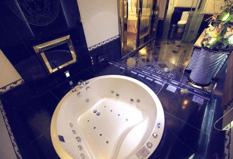 اتاق لوکس, I More Motel