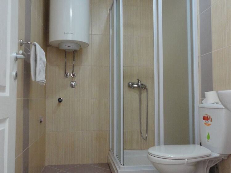 استودیو کامفورت, Accommodation Mell