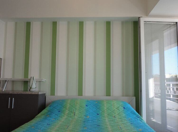 استودیو کامفورت, Accommodation Mell