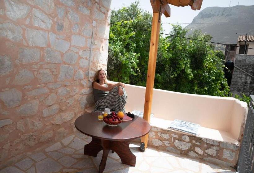 Студио Стандарт с Балконом, Sophia Areopoli Guesthouse